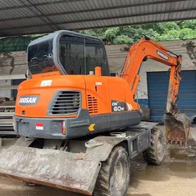 중고용 미니 휠 발굴기 듀산 DH60 중고용 발굴기 5550 kg