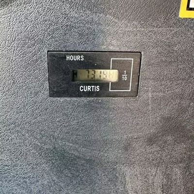 노란색 현대 305 사용 된 발굴기 발굴기 198kw 1900rpm 중고 건설 기계